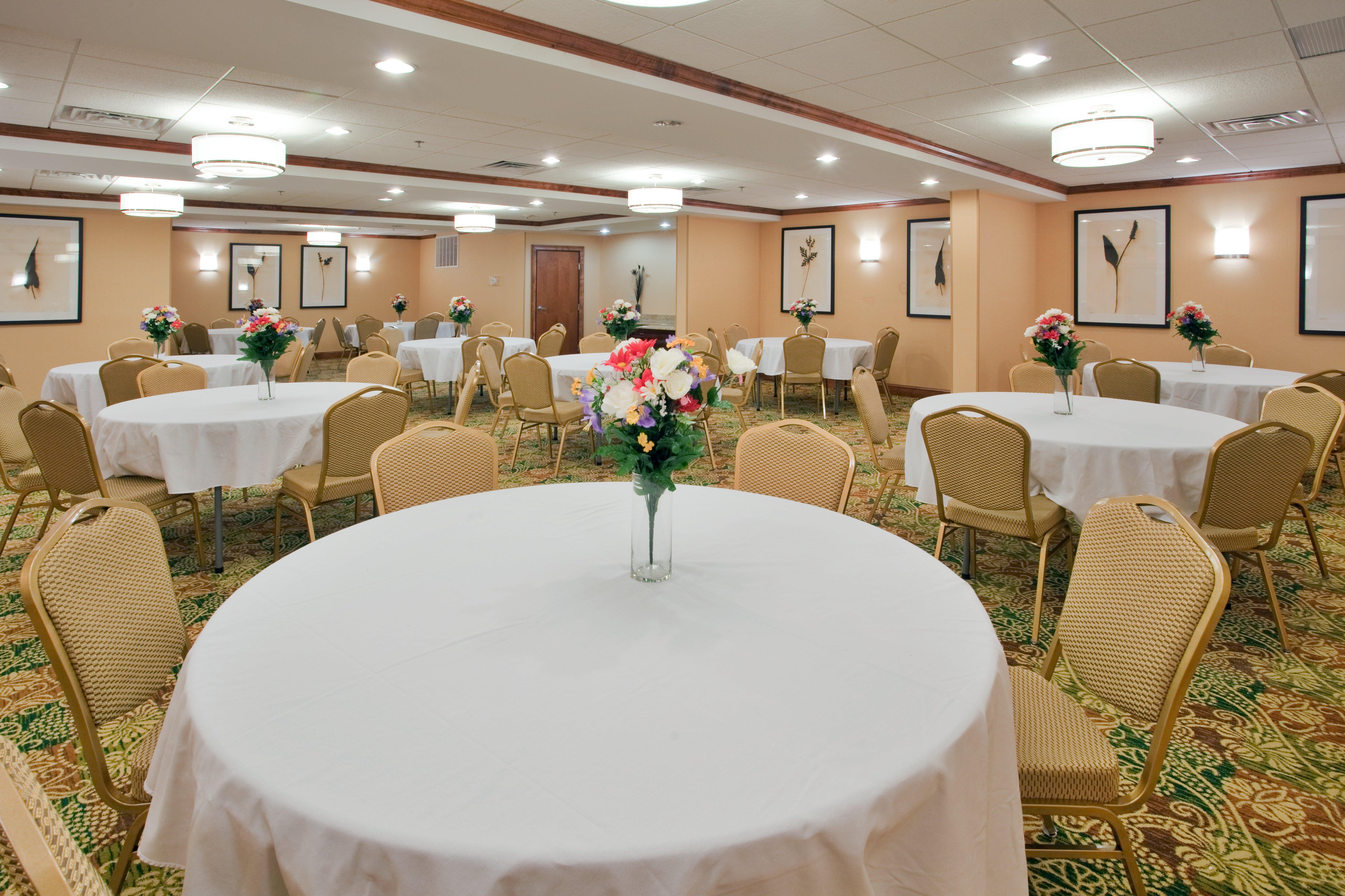 Holiday Inn Express Hotel & Suites Fredericksburg By Ihg מראה חיצוני תמונה