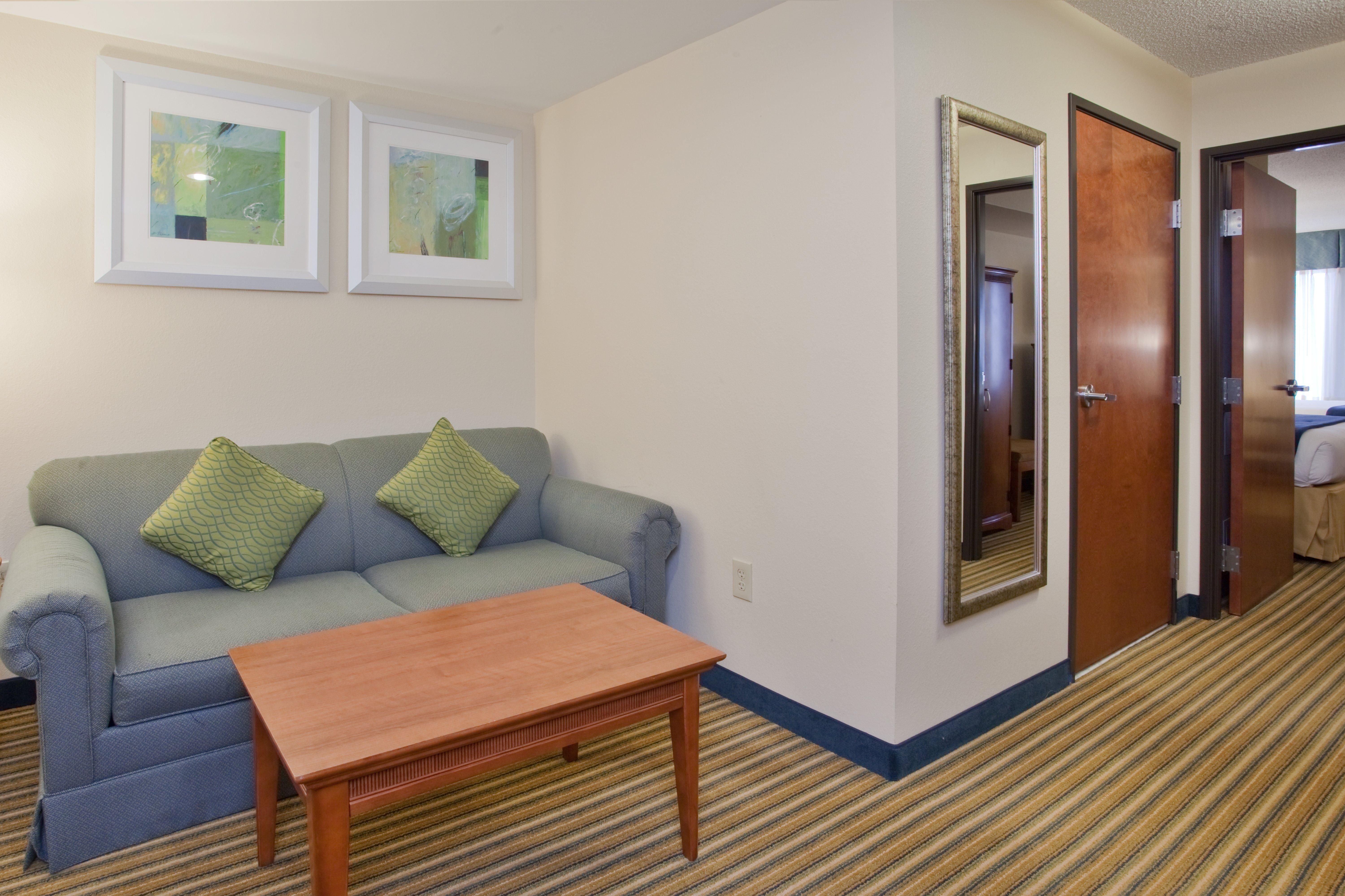 Holiday Inn Express Hotel & Suites Fredericksburg, An Ihg Hotel מראה חיצוני תמונה