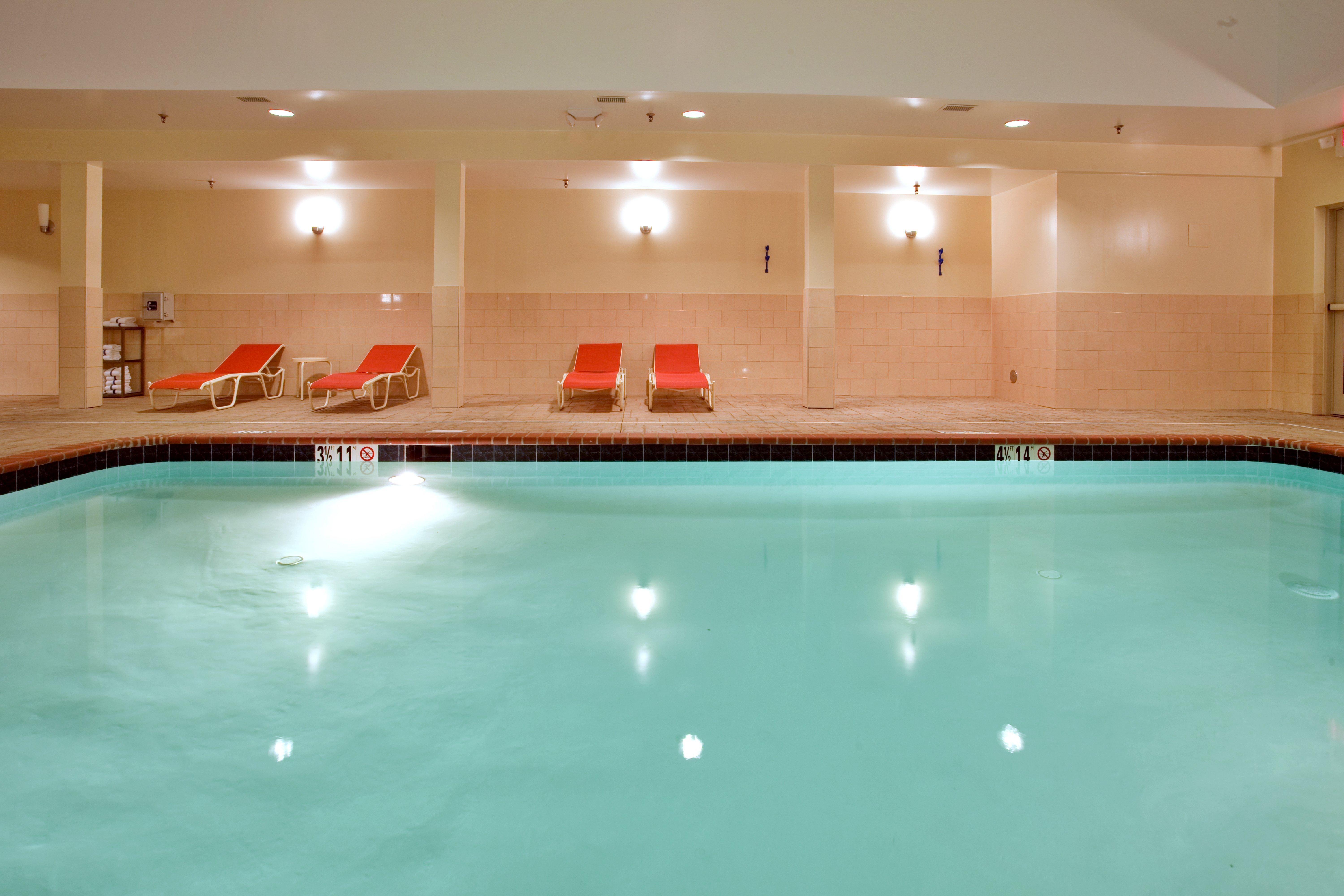 Holiday Inn Express Hotel & Suites Fredericksburg By Ihg מראה חיצוני תמונה