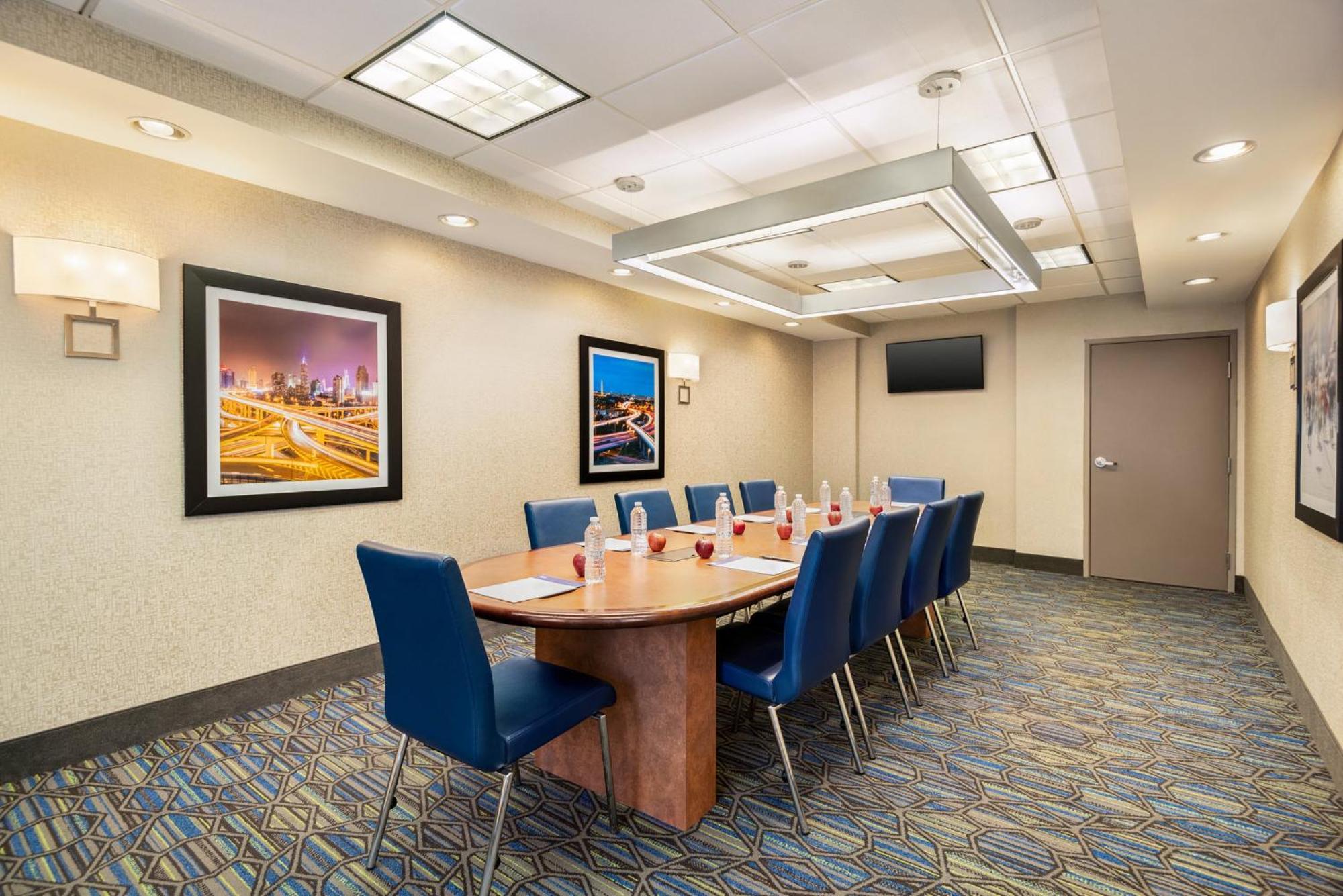 Holiday Inn Express Hotel & Suites Fredericksburg By Ihg מראה חיצוני תמונה