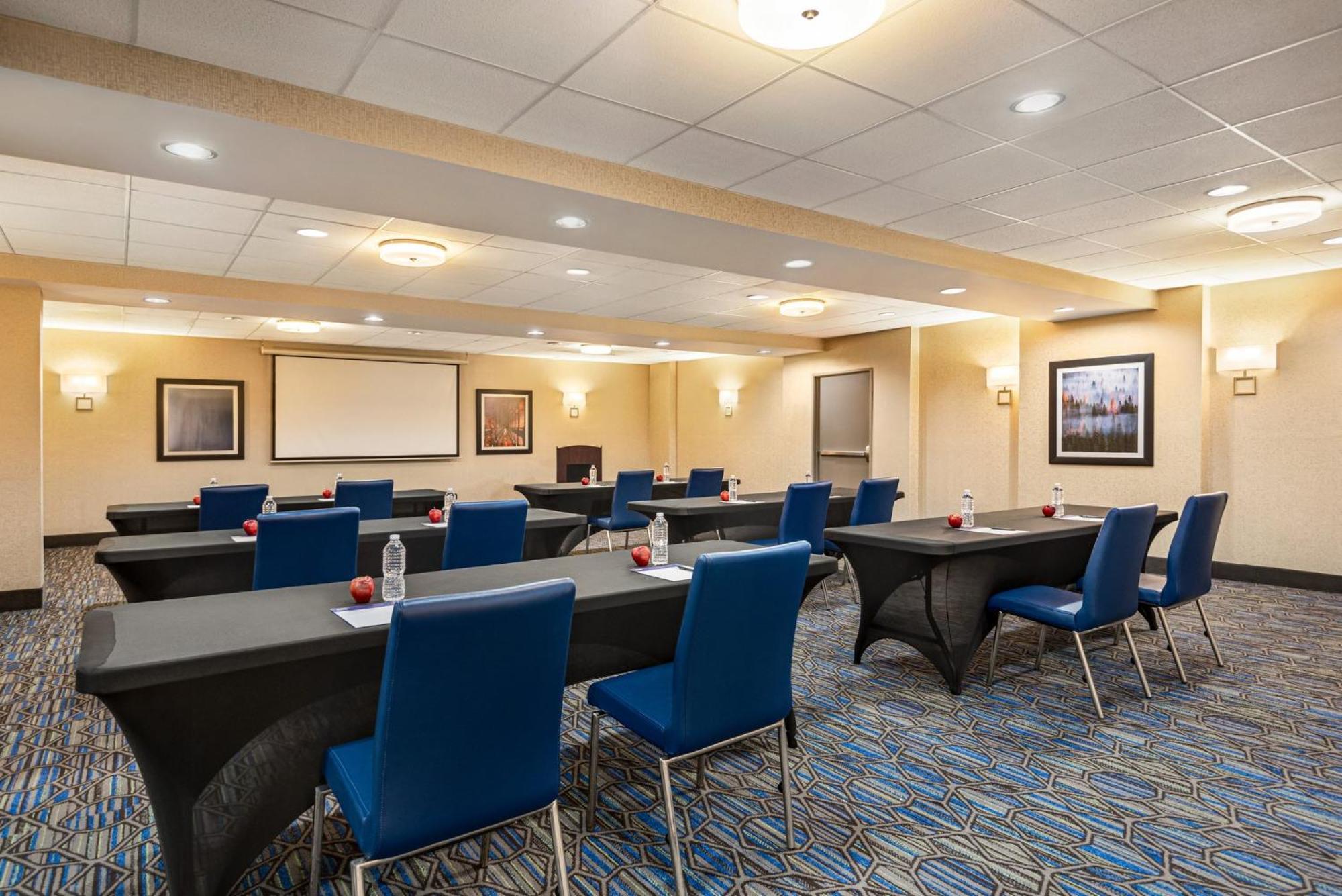 Holiday Inn Express Hotel & Suites Fredericksburg By Ihg מראה חיצוני תמונה