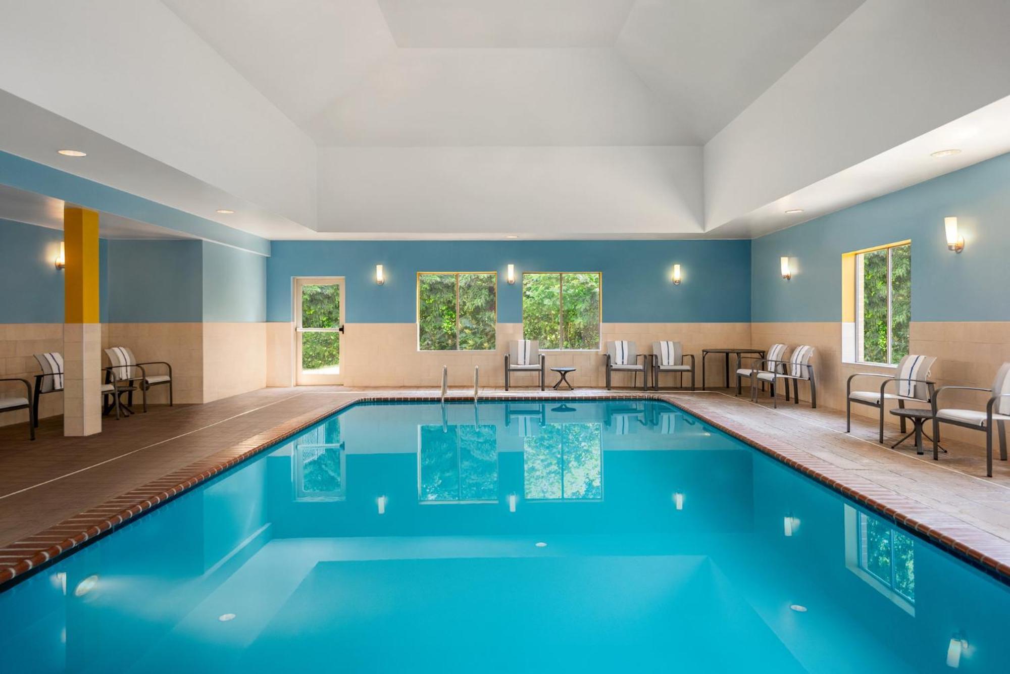 Holiday Inn Express Hotel & Suites Fredericksburg By Ihg מראה חיצוני תמונה