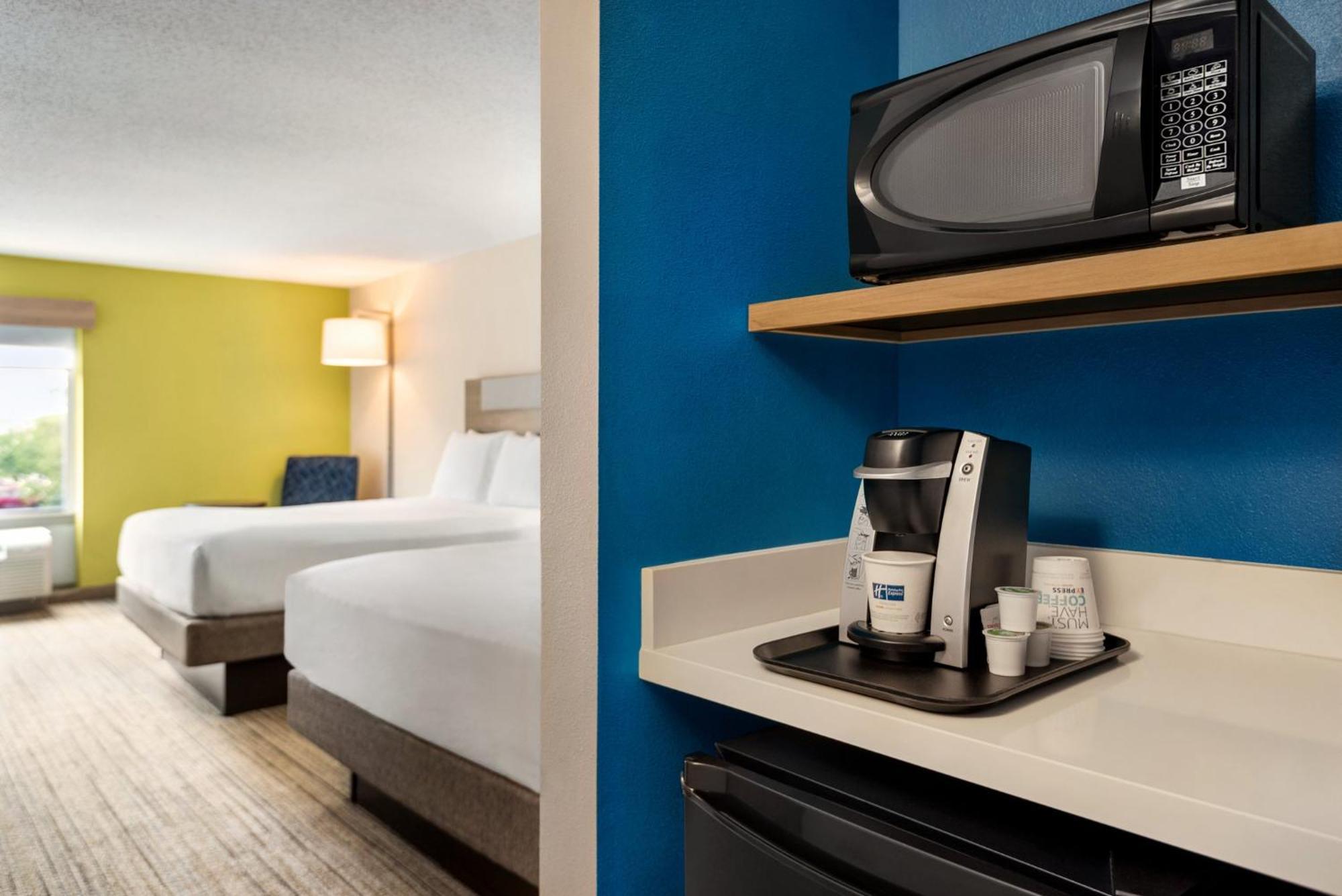 Holiday Inn Express Hotel & Suites Fredericksburg By Ihg מראה חיצוני תמונה