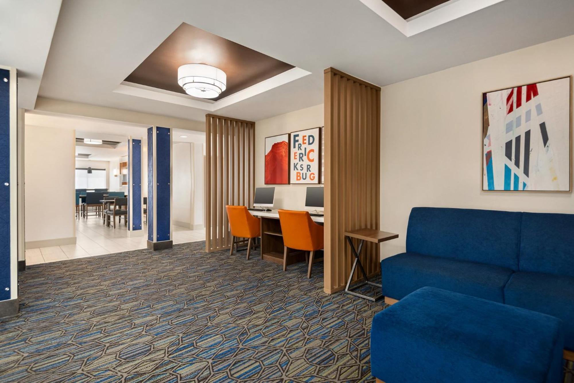 Holiday Inn Express Hotel & Suites Fredericksburg By Ihg מראה חיצוני תמונה