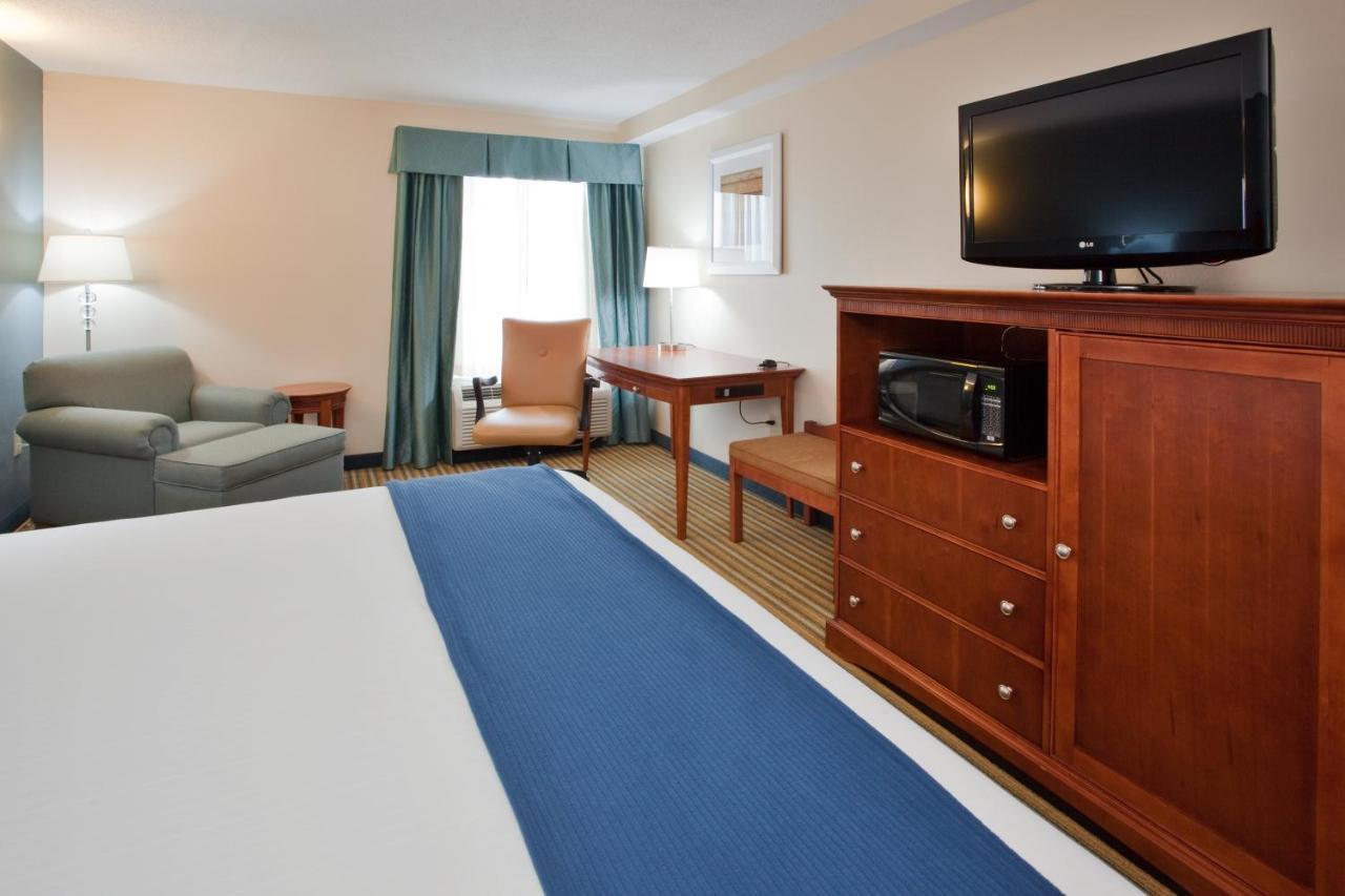 Holiday Inn Express Hotel & Suites Fredericksburg By Ihg מראה חיצוני תמונה